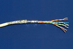 Kabel S/FTP kulatý, kat. 5e, Eca, 305m, drát - dvojité stínění
